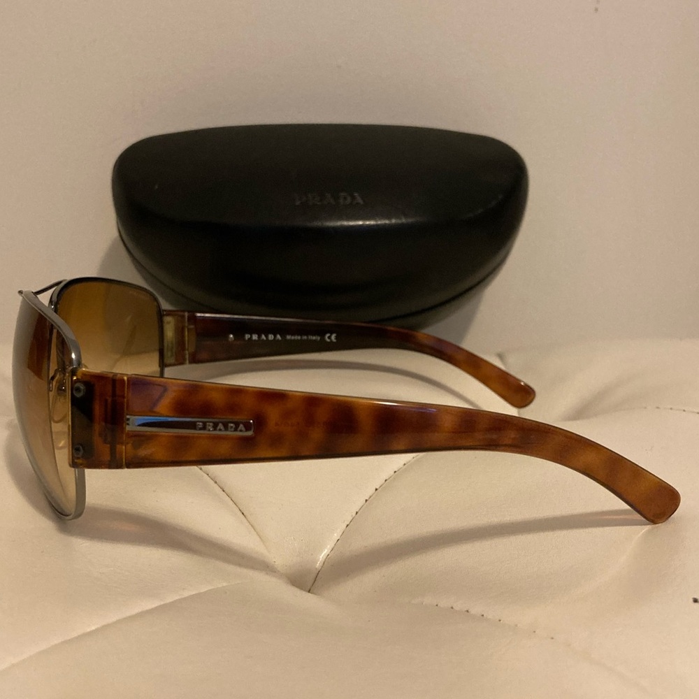 🔻🕶🔻AUTHENTIC PRADA SUNGLASSES🔻🕶🔻 - Picture 6 of 14